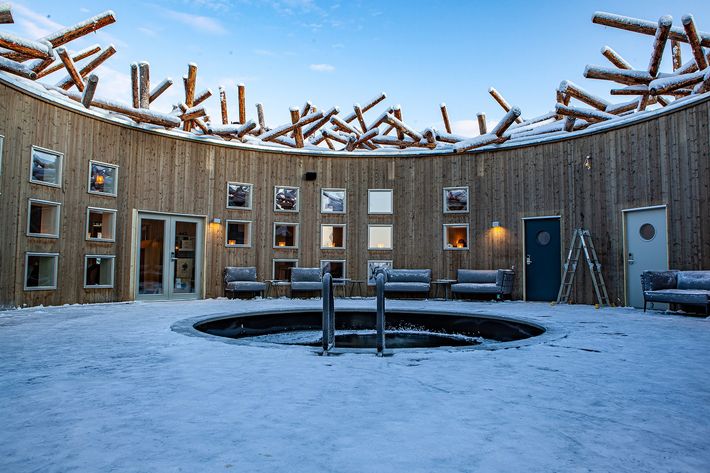 Úszó sarkvidéki fürdő hotel a Lule folyón 