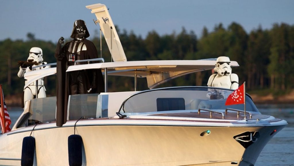Star Wars szuperjacht birodalmi lépegetővel
