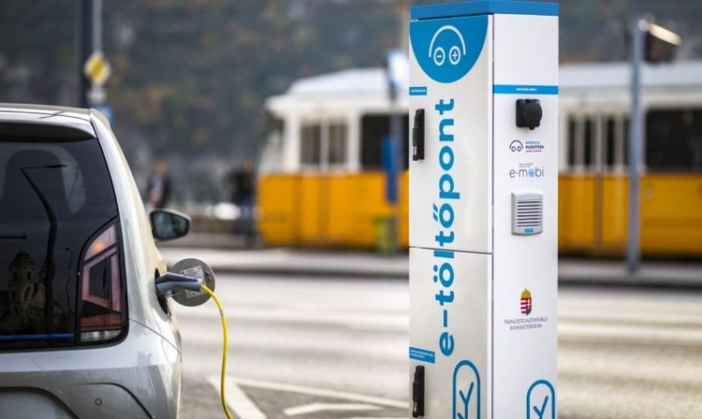 Az NKM új díjcsomagot vezet be az elektromos autó töltőállomásoknál