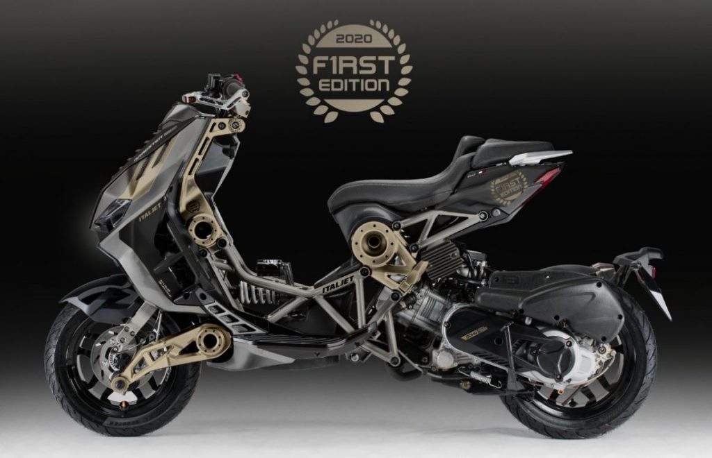 Fekete és aranyban tér vissza az Italjet Dragster Scooter