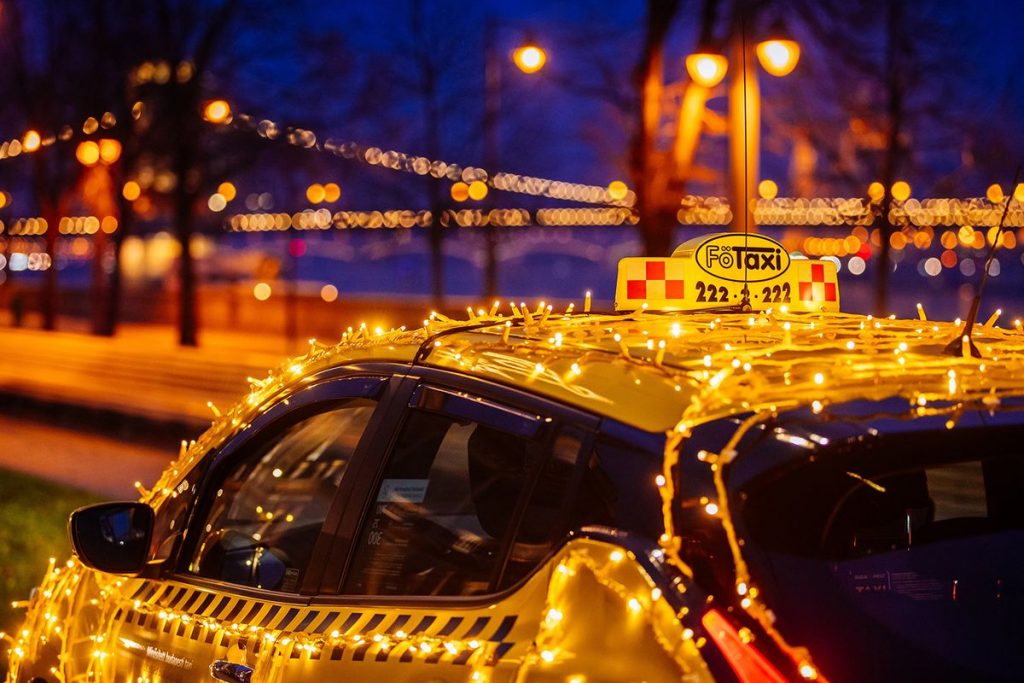 Különleges taxi járja karácsonyig Budapest utcáit
