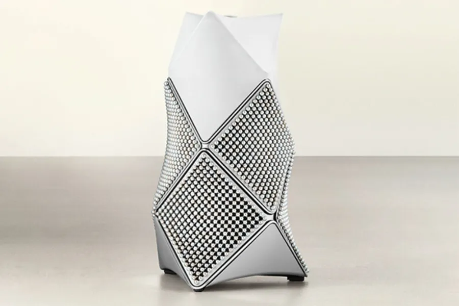 Bang & Olufsen Beolab 90 Zenith Edition – 1734 eloxált alumínium gömb, gyöngyházhatás