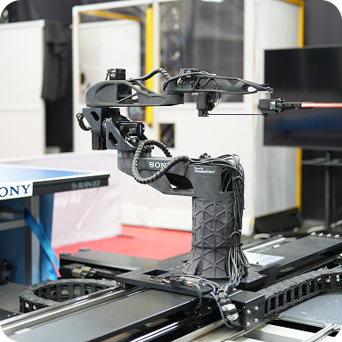 Sony AI Ace robotkar mozgásban — két csúsztatható és hat forgó tengelyű csukló
