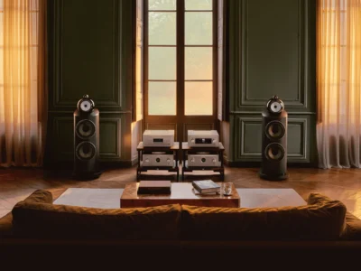 A Bowers & Wilkins 800 D5 hangfalpár egy elegáns nappaliban