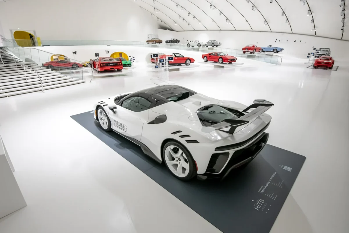 Zöld LaFerrari közelről a Greatest Hits kiállításon