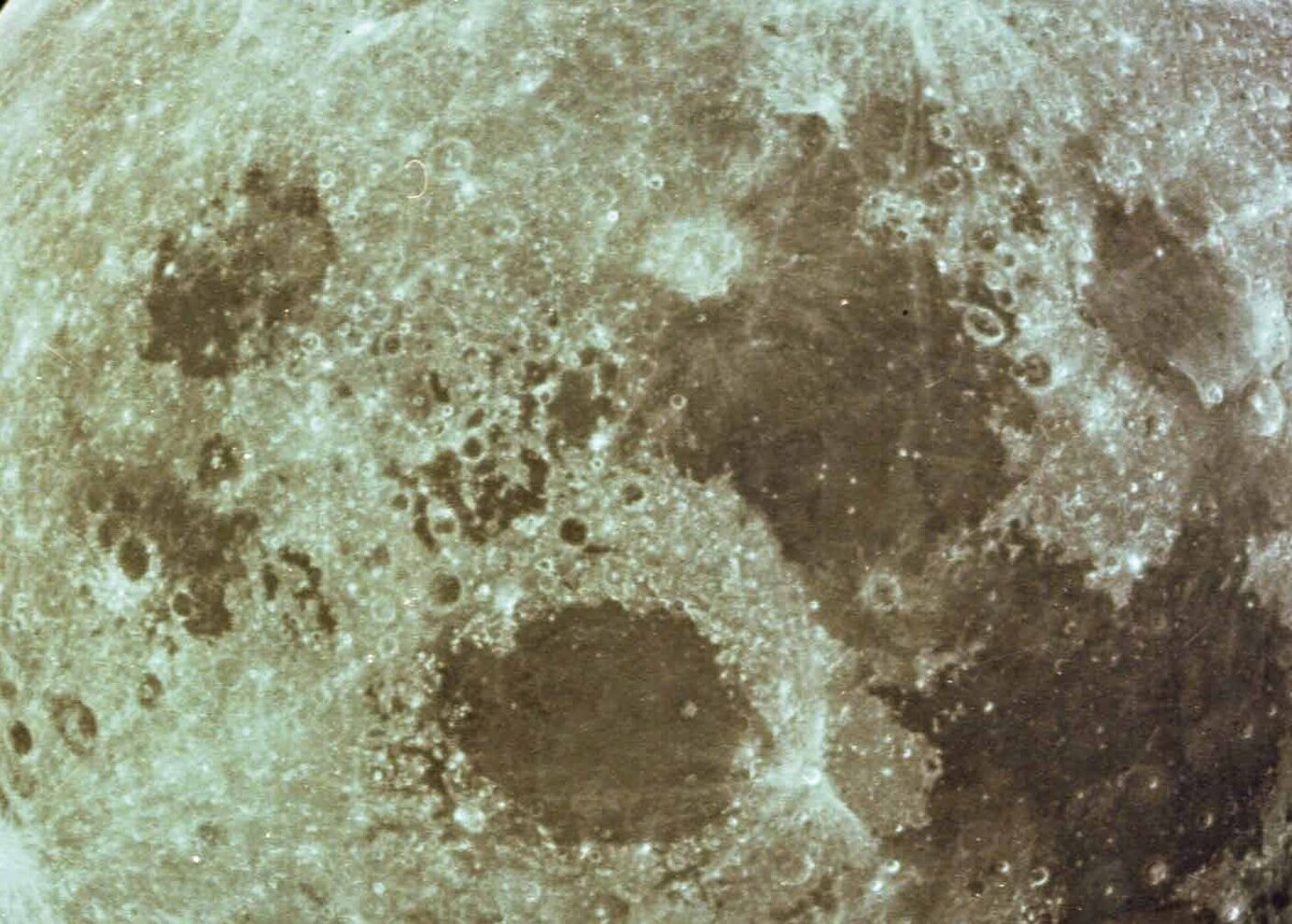 Mars a Holdra
