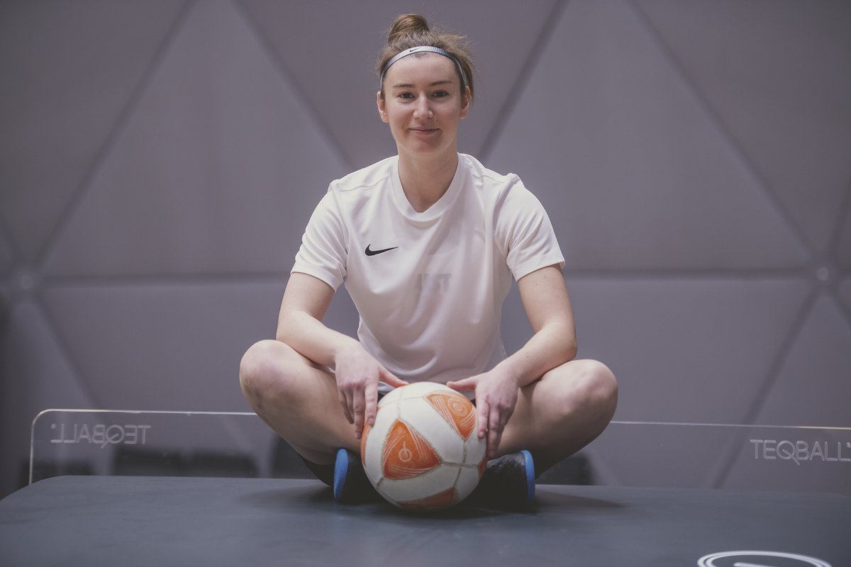 Janicsek Zsanett teqballozó