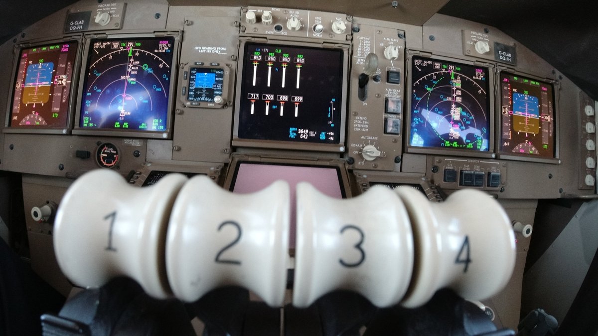 Szüle Zsolt B747-es pilóta