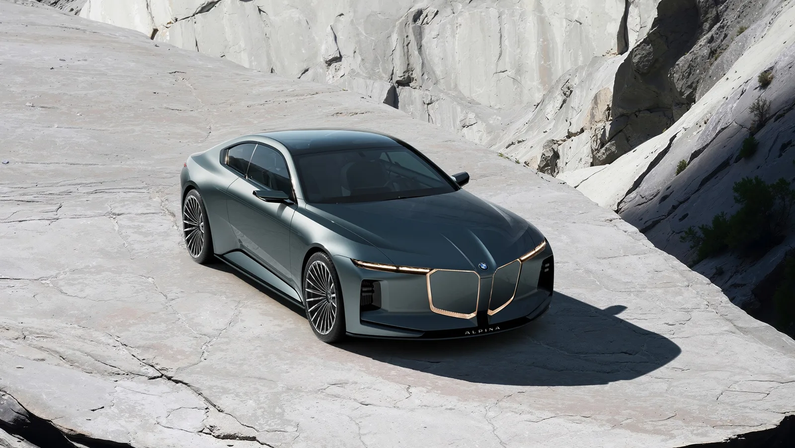Vision BMW ALPINA tanulmányautó első háromnegyedes nézetből, a cápaorr hűtőráccsal