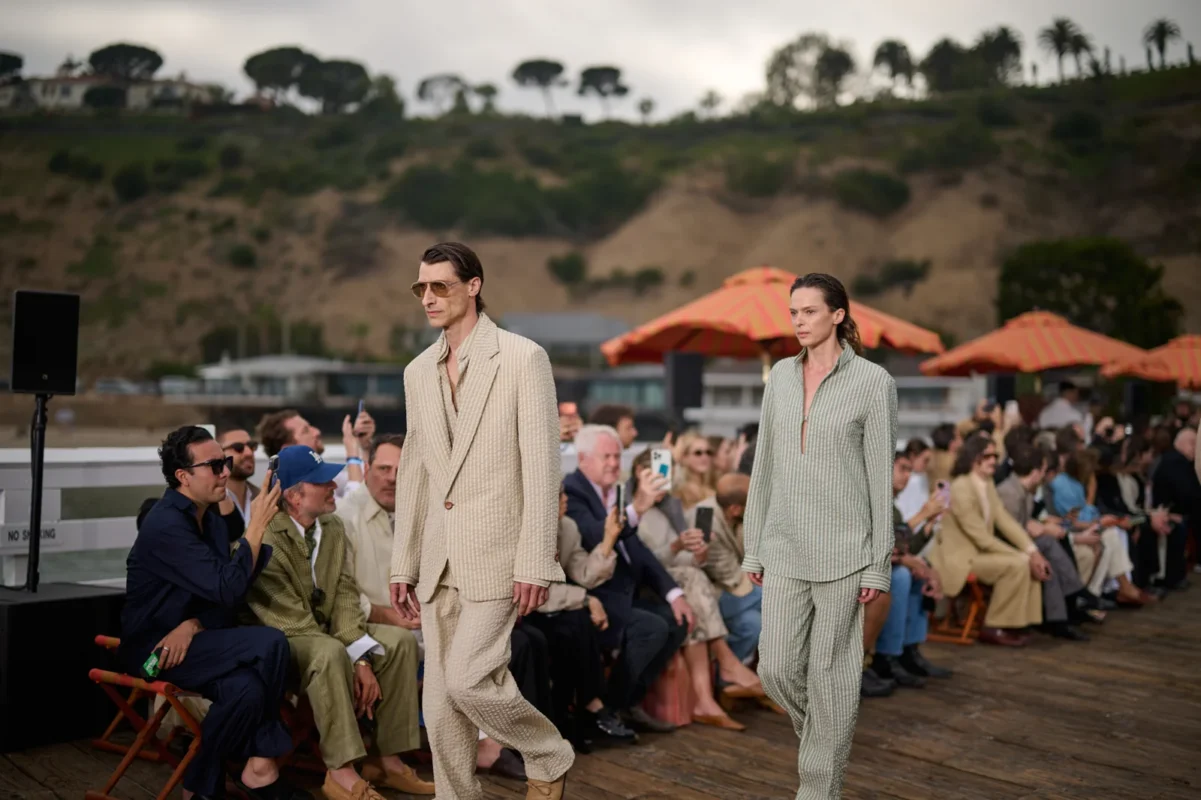 Az olasz Riviéra hangulata a Zegna SS27 bemutató első sorában Malibuban