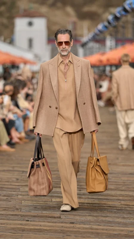 Bézs, oversized Zegna SS27 öltöny seersucker anyagból
