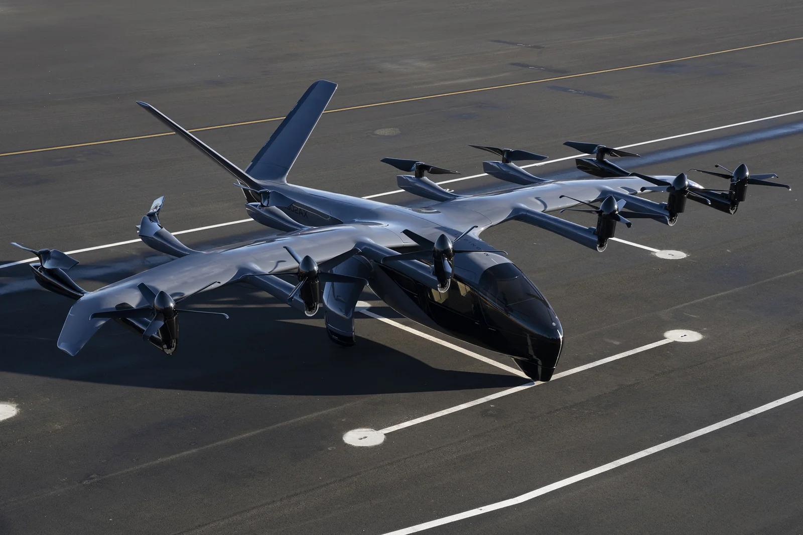 Az Archer Midnight eVTOL felülnézetből, szárnyanként hat légcsavarral