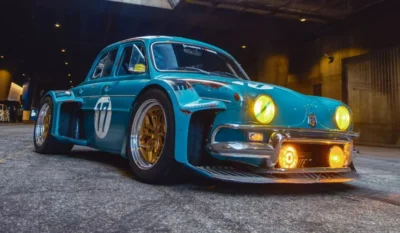 La Brute – egyedi építésű, türkiz Renault Dauphine oldalnézetből, alagútban