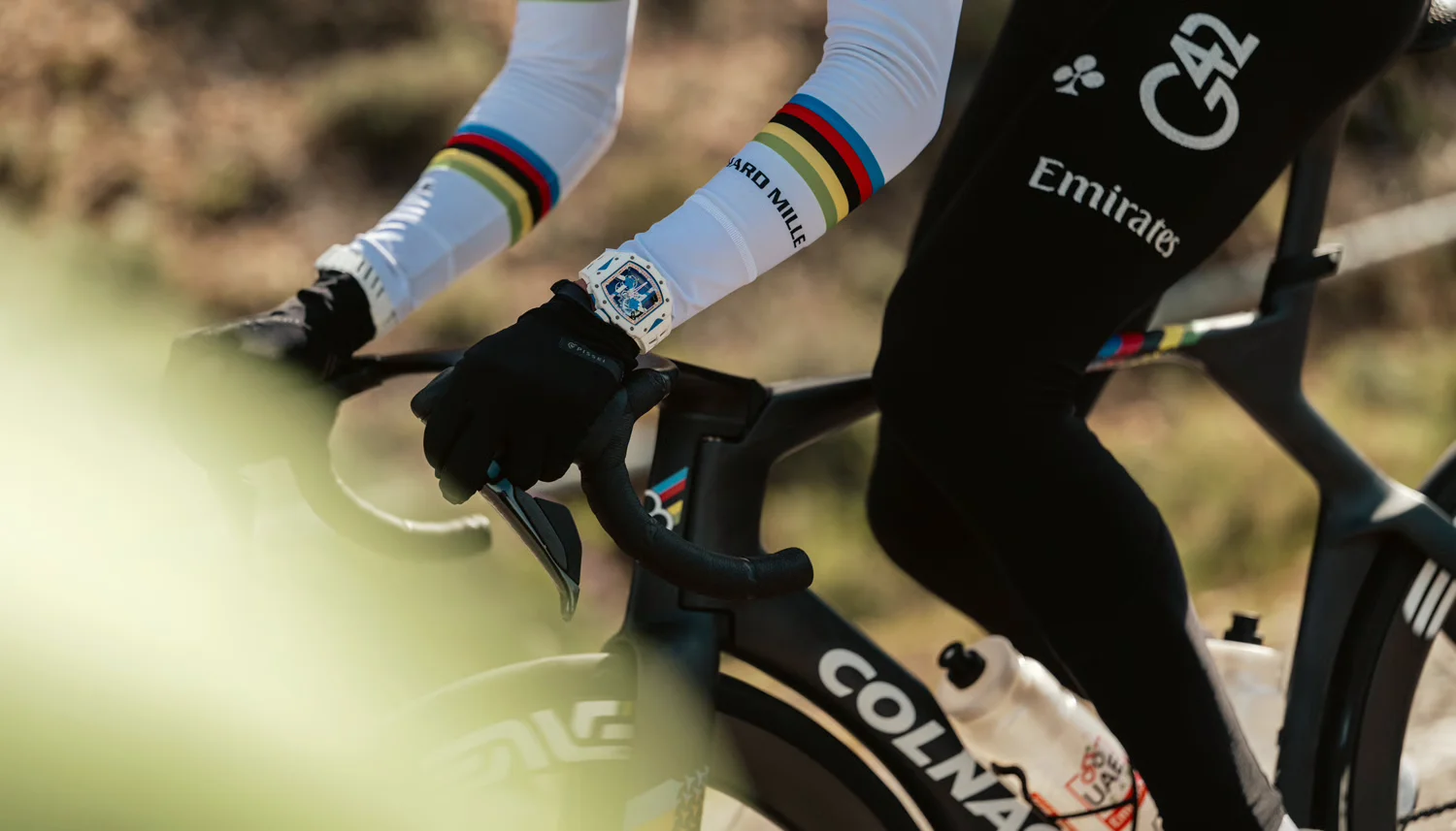 Kerékpáros világbajnoki mezben, Colnago vázon, csuklóján a Richard Mille RM 64-01 órával