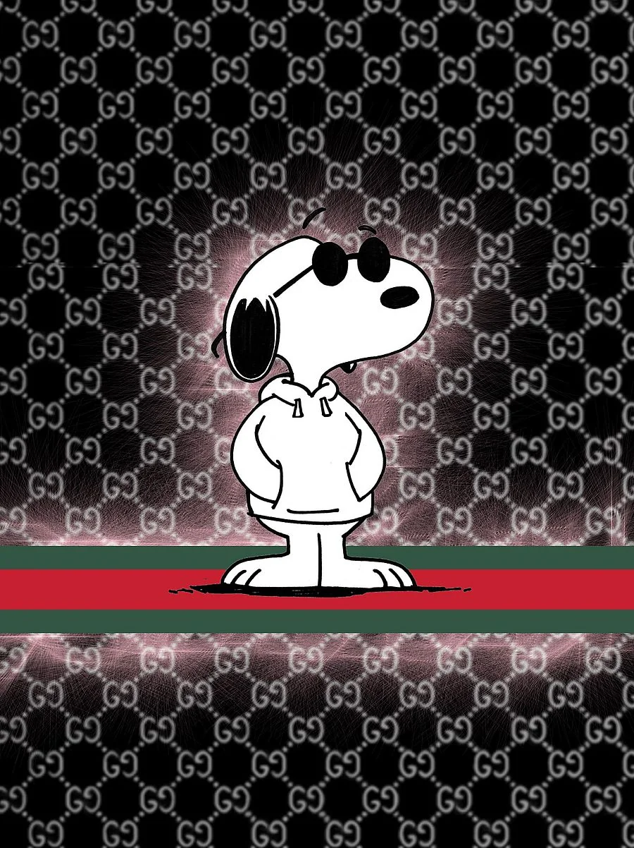 Snoopy a Gucci monogramos mintáján, a márka piros-zöld csíkjával