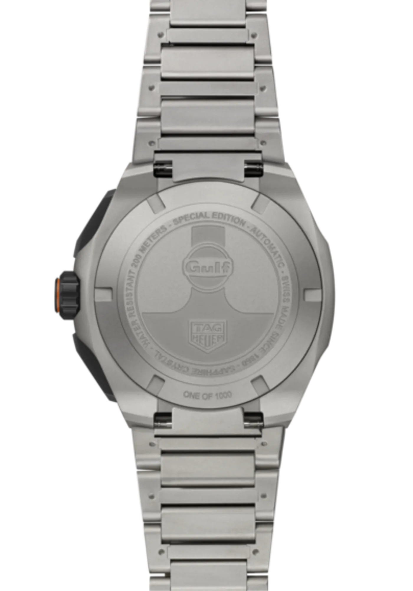 A TAG Heuer Formula 1 Chronograph x Gulf óra titán hátlapja a Gulf gravírozott logójával, ONE OF 1000 felirattal