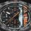TAG Heuer Formula 1 Chronograph x Gulf fekete számlapja kék-narancs csíkokkal, makró