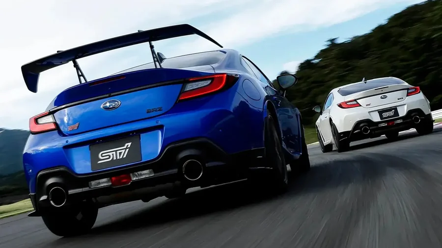 Subaru BRZ STI Sport Type RA menet közben az úton